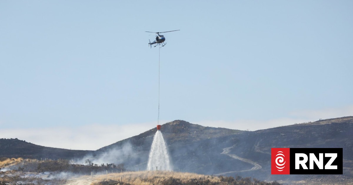 'Disaster tourists' are flocking to the Port Hills fire. Why? | RNZ