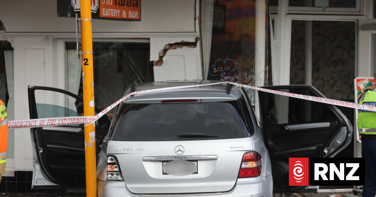 Car smashes into central Auckland building, causes extensive damage