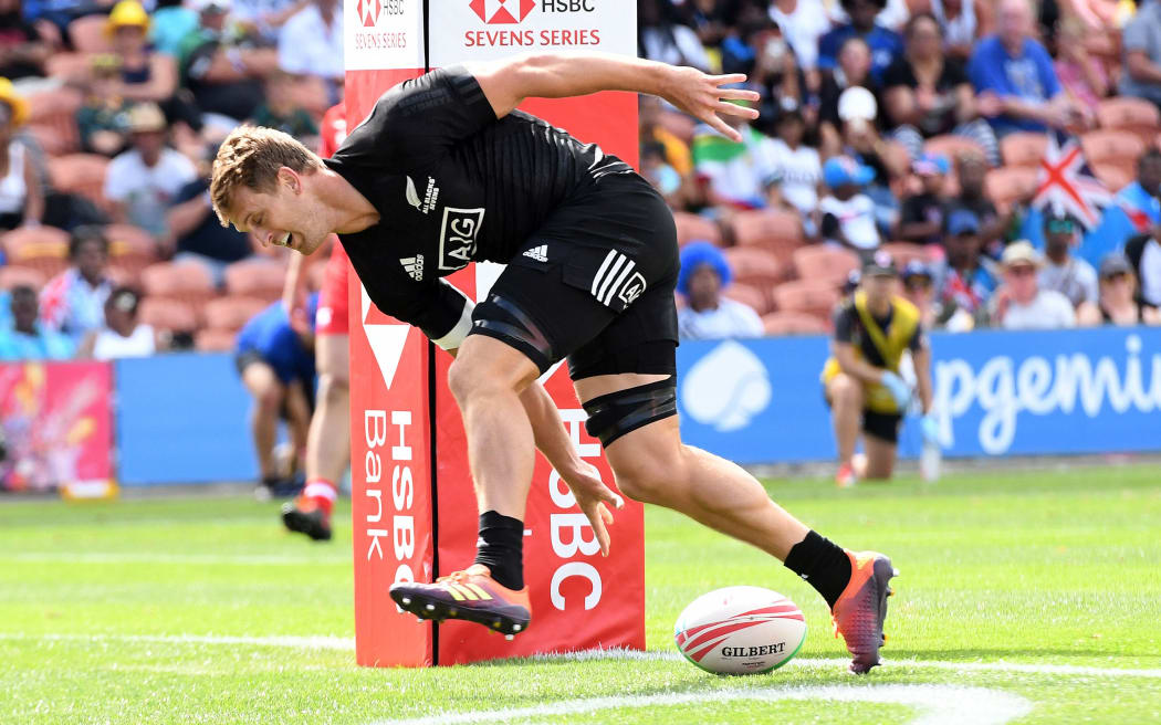 New Zealand co-captain Scott Curry dots down in Hamilton.