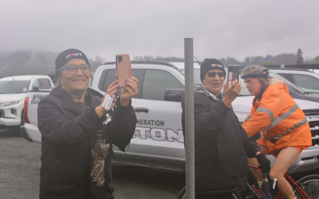 Nannies take pics as the hīkoi passes by.