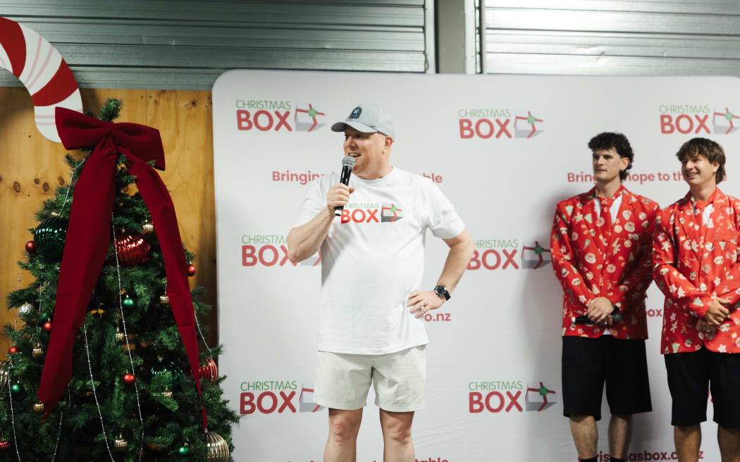 Christopher Luxon addressing volunteers