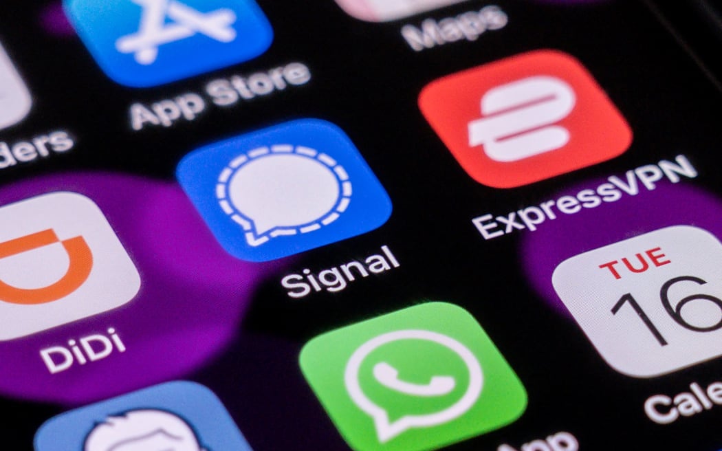This photo illustration shows the encrypted messaging app Signal (C) pictured on a smartphone home screen in Beijing on March 16, 2021. (Photo by NICOLAS ASFOURI / AFP)