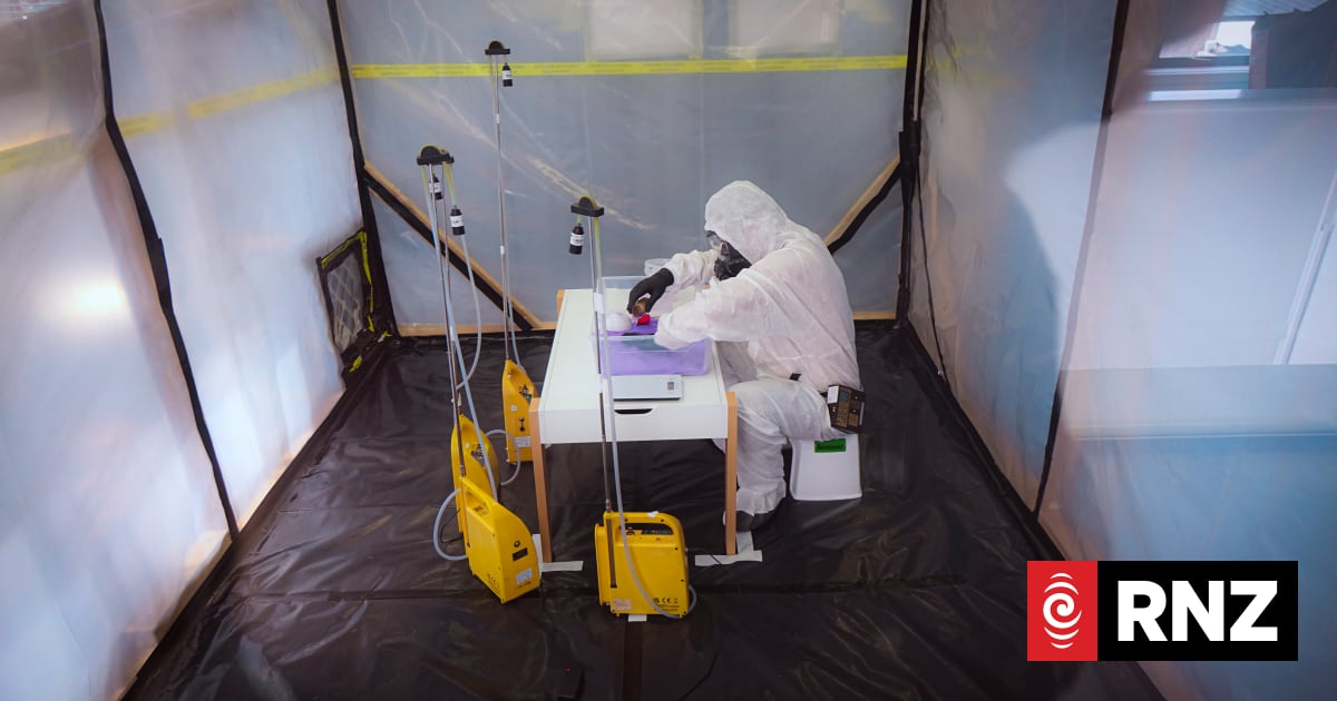 'Incredibly disheartening': Airborne asbestos found in children's play sand