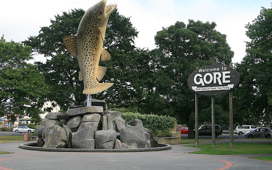 Brown trout statue, Gore, Southland