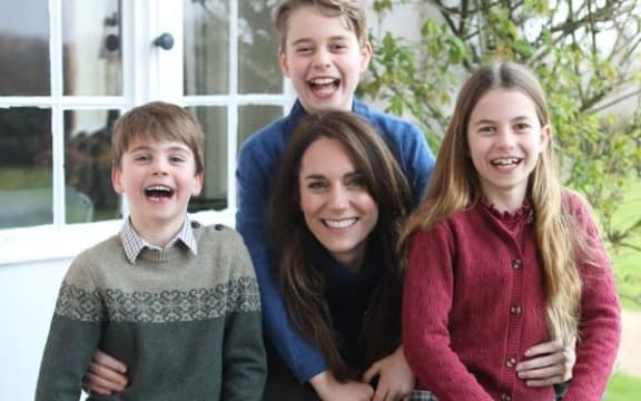 Catherine, Princess of Wales with her children, Prince Louis, Prince George and Princess Charlotte.