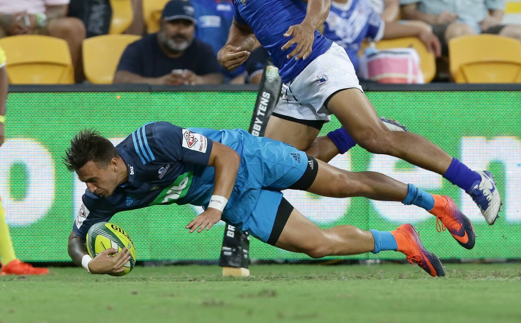 Curtis Ambrose scores for the Blues.