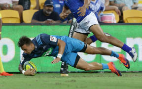 Curtis Ambrose scores for the Blues.