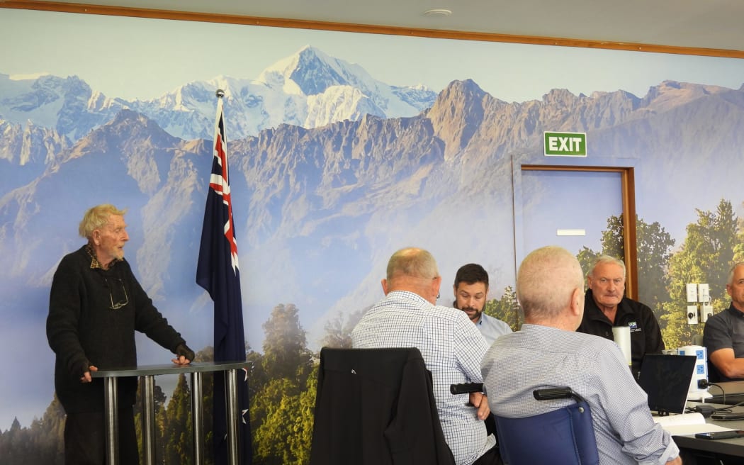 Hokitika octogenarian Max Dowell presents to the Hokitika Seawall Committee at the Westland District Council chambers on Friday afternoon.