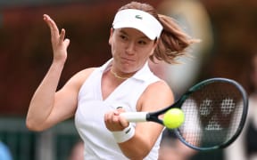 Lulu Sun in action during her third-round match at Wimbledon against Zhu Lin.
