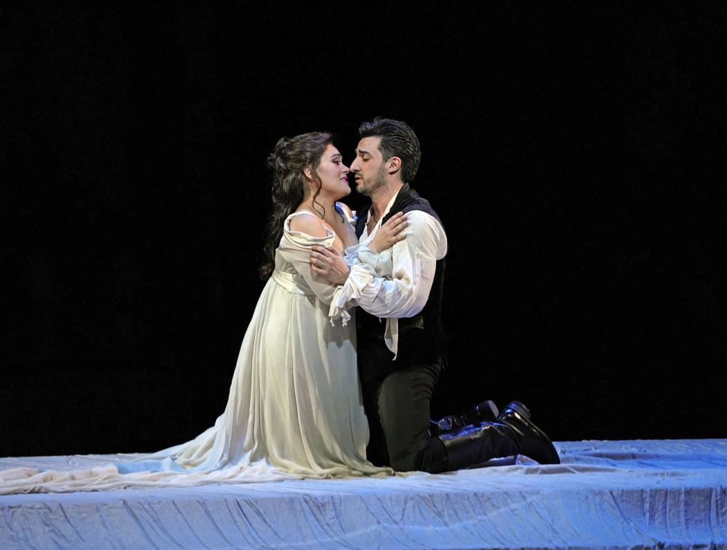 A scene from Roméo et Juliette at the Metropolitan Opera
