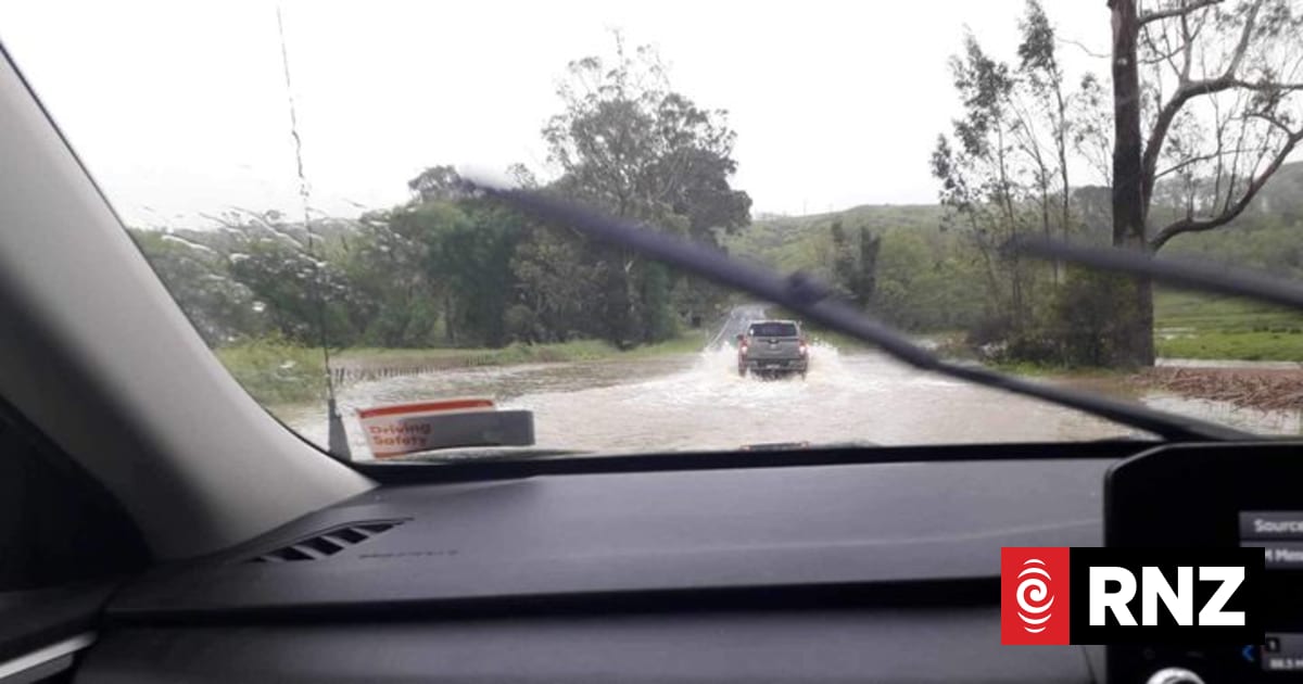 Coromandel weather warnings extended, SH35 impassable in Tai Rāwhiti | RNZ