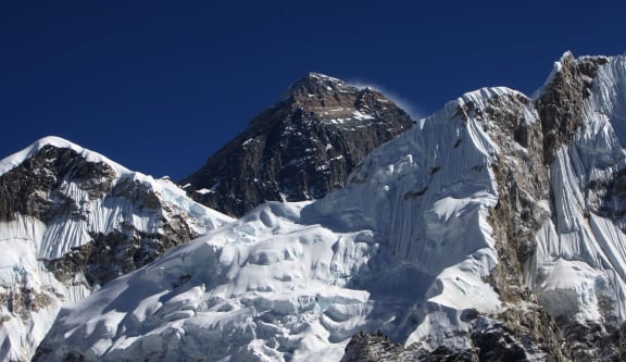 Mount Everest seen from the Kalapattar Plateau.