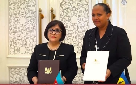 Azerbaijian’s National Assembly Chair Sahiba Gafarova (left) and pro-independence Congress member Omayra Naisseline display the memorandum of cooperation signed on April 18 – Photo Bakou Initiative Group
