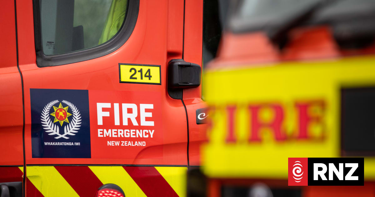One person rescued from Auckland apartment fire