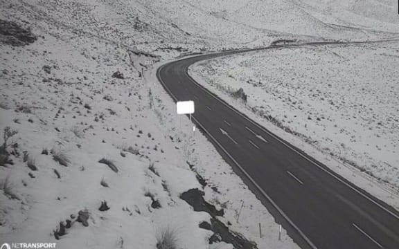Snow along SH8 towards Lindis Pass Summit.