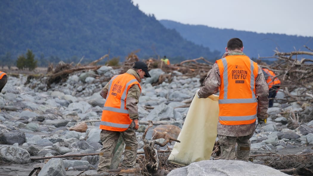 Corporal Leeann Leadbetter and Lance Corporal Kevin Conway help pick up rubbish at Fox River.