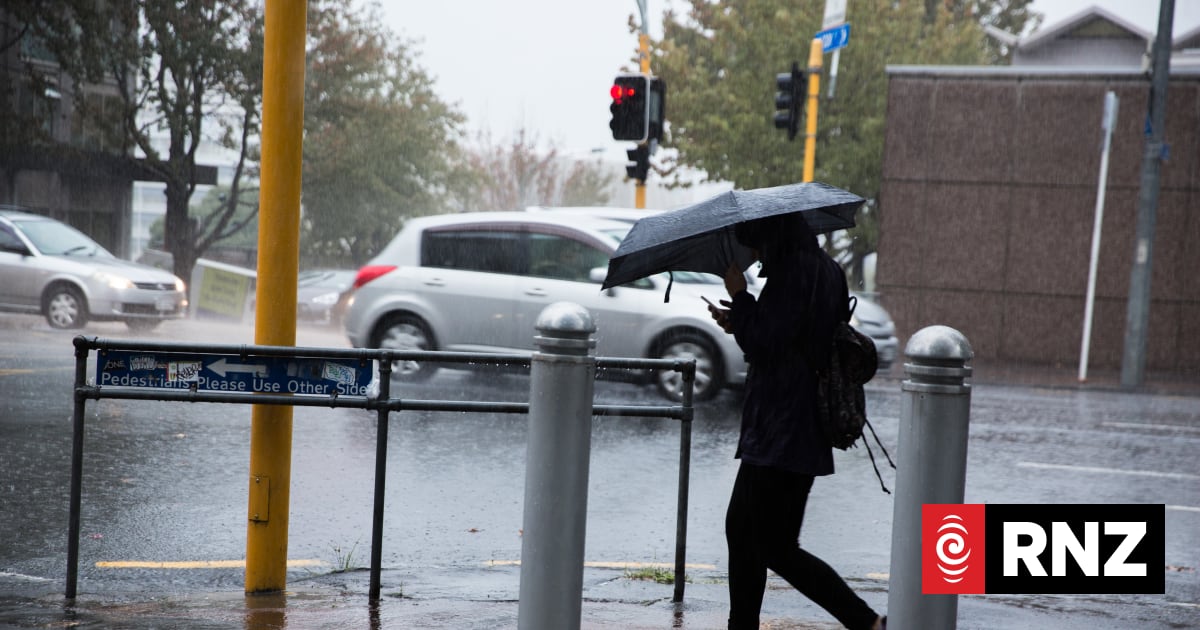 Heavy rain and snow on way for South Island