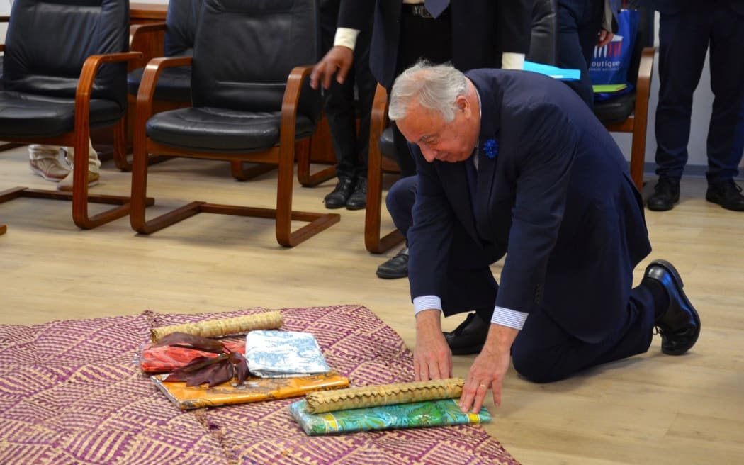 Gérard Larcher pays traditional respect to New Caledonia government on Monday 11 November 2024 – PHOTO Gouvernement de la Nouvelle-Calédonie Facebook