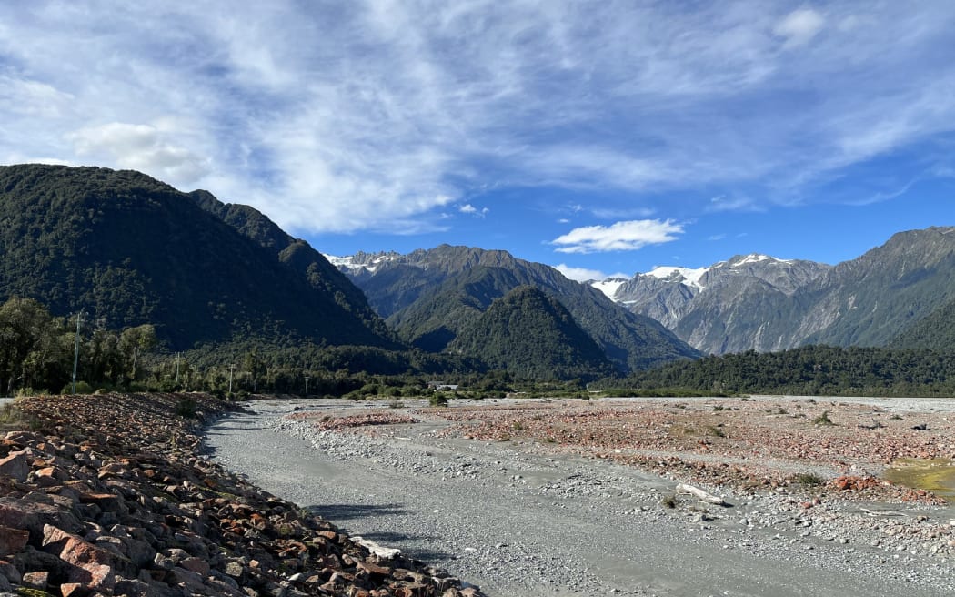 Looking upstream from the Scenic Circle site along the existing protection work which is planned to be raised in a West Coast Regional Council scheme.