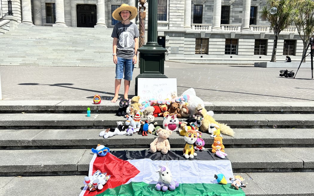 Families and children gather for a picnic on Parliament's lawn calling for a ceasefire in Gaza on 25 January 2024.