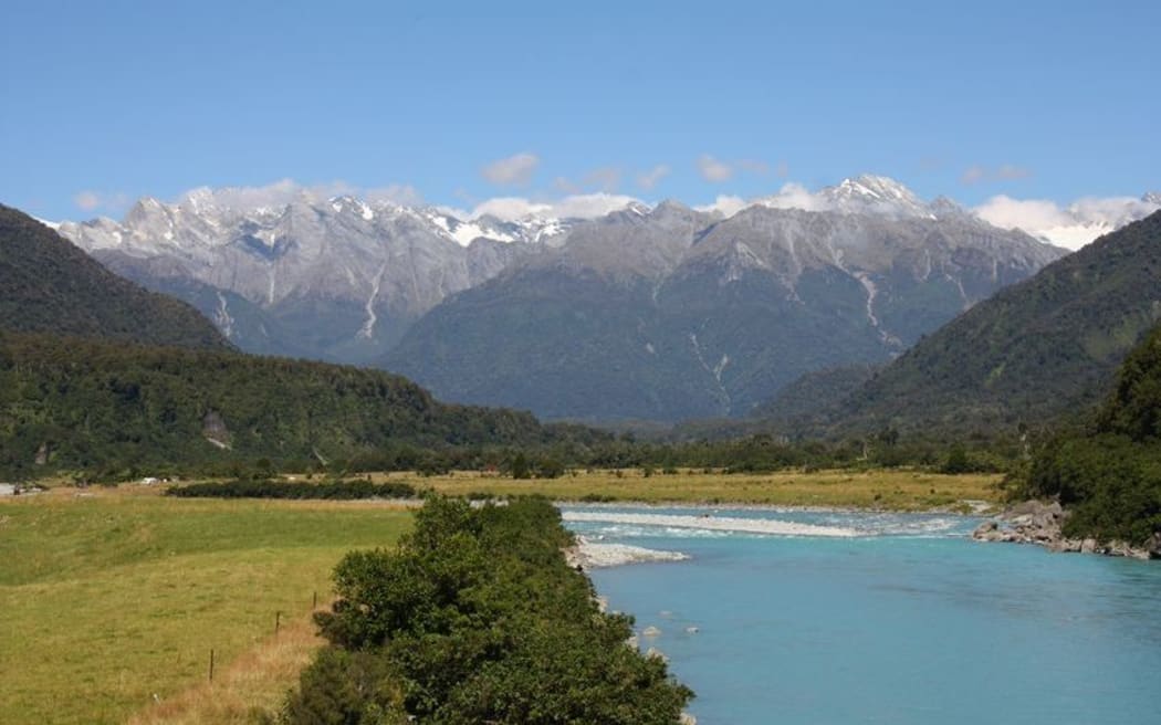Whataroa River  and the Southern Alps.