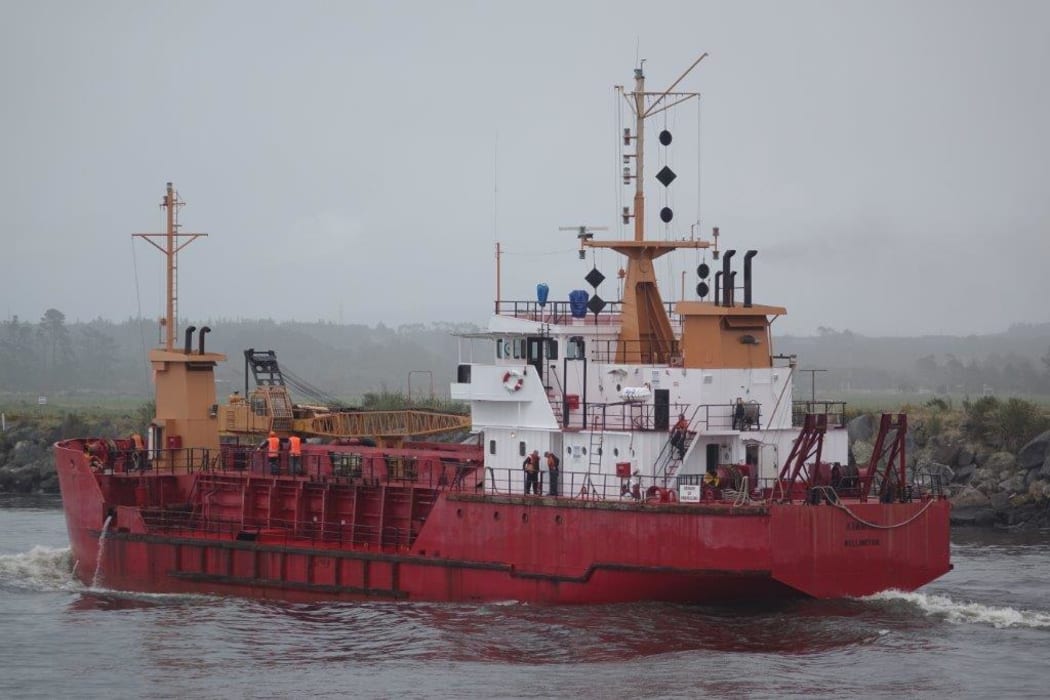 Kawatiri Dredge entering Westport.
