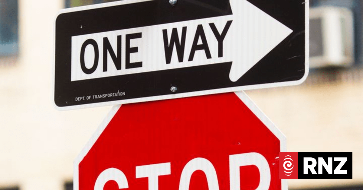 Stop sign compliance | RNZ