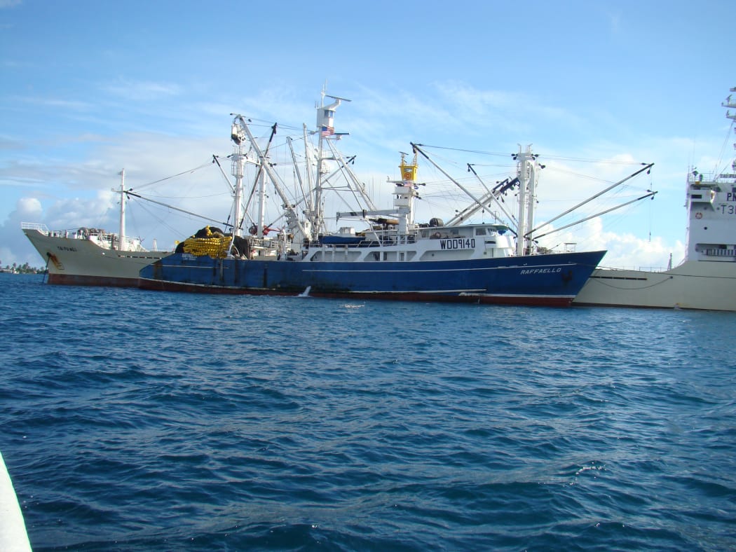 US Raffaello alongside mother ship Tai Fu No1.