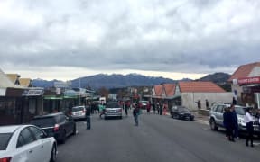 People come out onto the street during the quake.