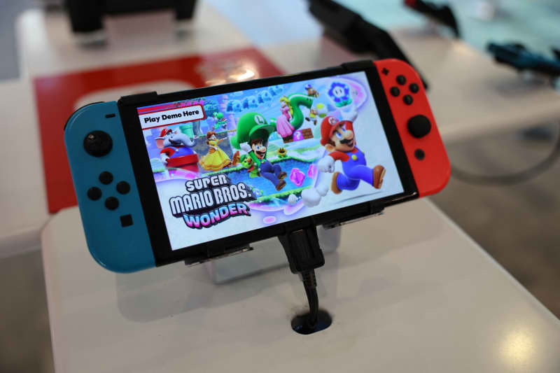 A Nintendo Switch controller can be used with a TV or on its own.
