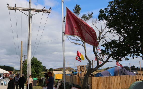 The Kiingitanga flag flying at Ihumātao.