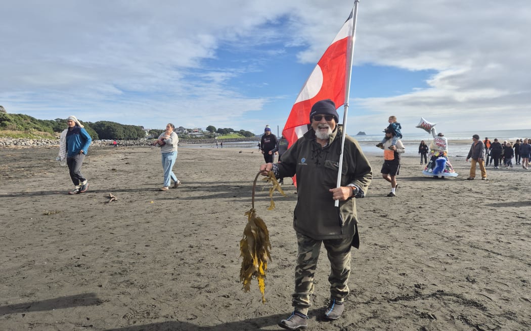 John Niwa taking some washed up seaweed for a 'hangī' he reckons