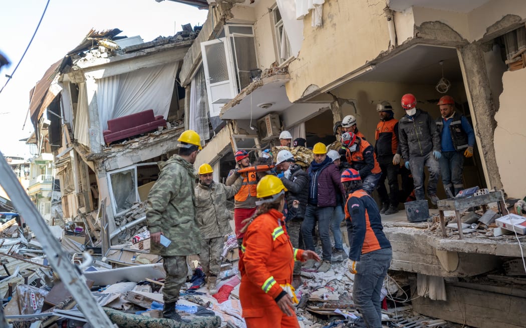 Rescuers carry a 16-year-old girl from being stuck in rubble for three days in Hatay, on 9 February, 2023, three days after a 7,8-magnitude earthquake struck southeast Turkey.