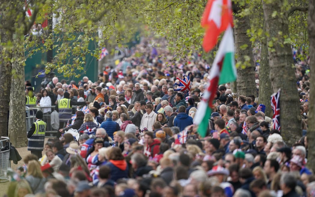 Well-wishers line the route of the 'King's Procession', a two kilometres stretch from Buckingham Palace to Westminster Abbey, as they wait for Britain's King Charles III and Britain's Camilla, Queen Consort to pass in the Diamond State Coach, in central London, on May 6, 2023 ahead of their coronations. - The set-piece coronation is the first in Britain in 70 years, and only the second in history to be televised. Charles will be the 40th reigning monarch to be crowned at the central London church since King William I in 1066. Outside the UK, he is also king of 14 other Commonwealth countries, including Australia, Canada and New Zealand. Camilla, his second wife, will be crowned queen alongside him and be known as Queen Camilla after the ceremony. (Photo by James Manning / POOL / AFP)