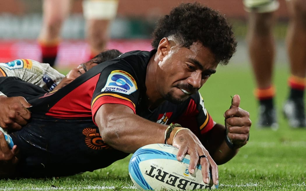 Emoni Narawa of the Chiefs scores a try during the Super Rugby Pacific round 7 match between the Chiefs and Moana Pasifika at FMG Stadium in Hamilton, New Zealand on Saturday April 06, 2024. Copyright photo: Aaron Gillions / www.photosport.nz