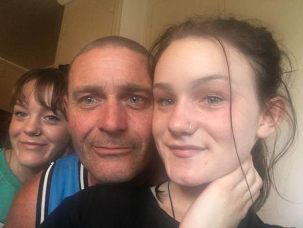 Jason Alexander with his late daughters Tayla, left, and Sunmara.