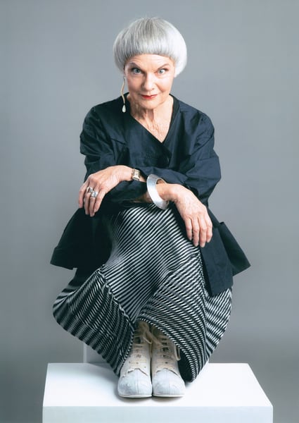 Rhondda Greig is a Wairarapa-based author and painter.