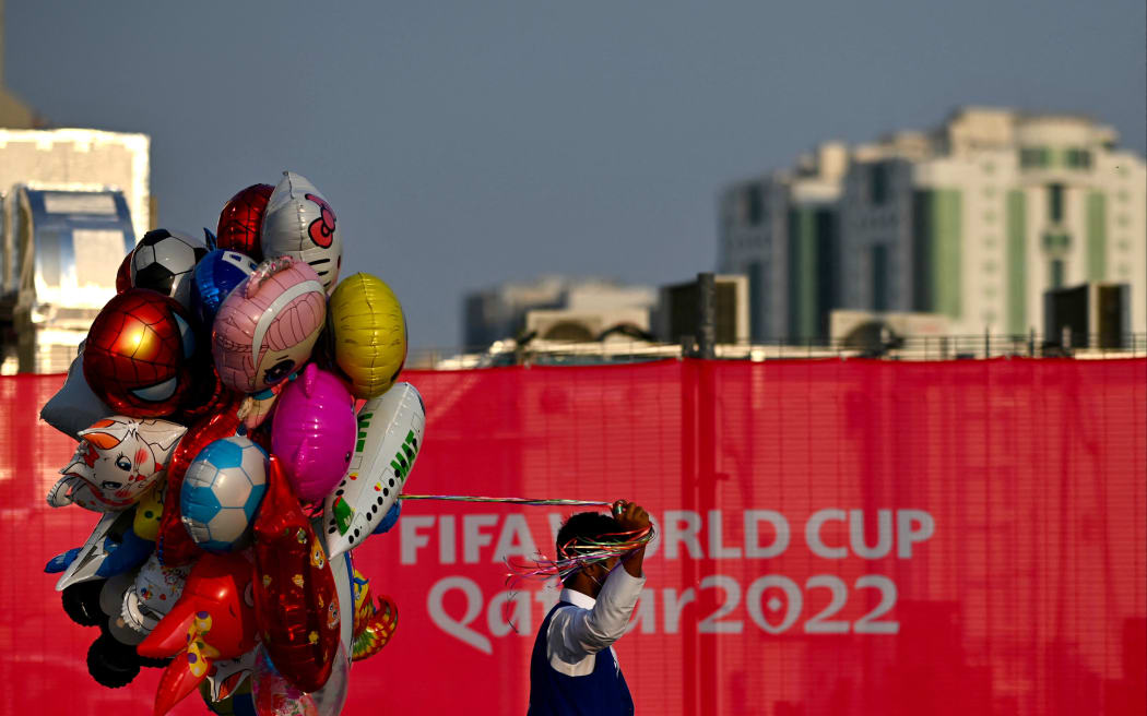 A man sells balloons in Doha on October 25, 2022, ahead of the Qatar 2022 FIFA World Cup football tournament (Photo by Gabriel BOUYS / AFP)