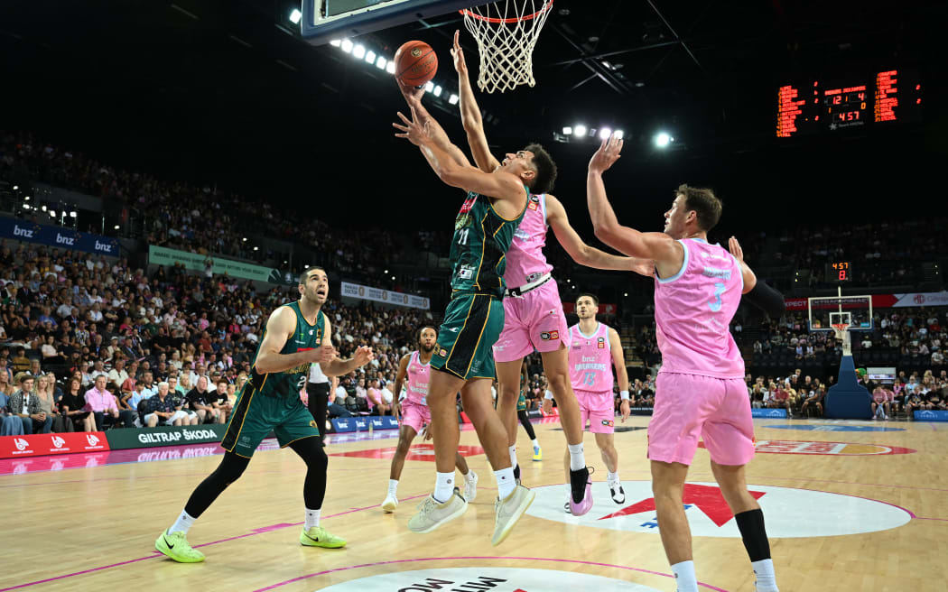Tasmania JackJumpers Reuben Te Rangi puts up a shot during the NBL