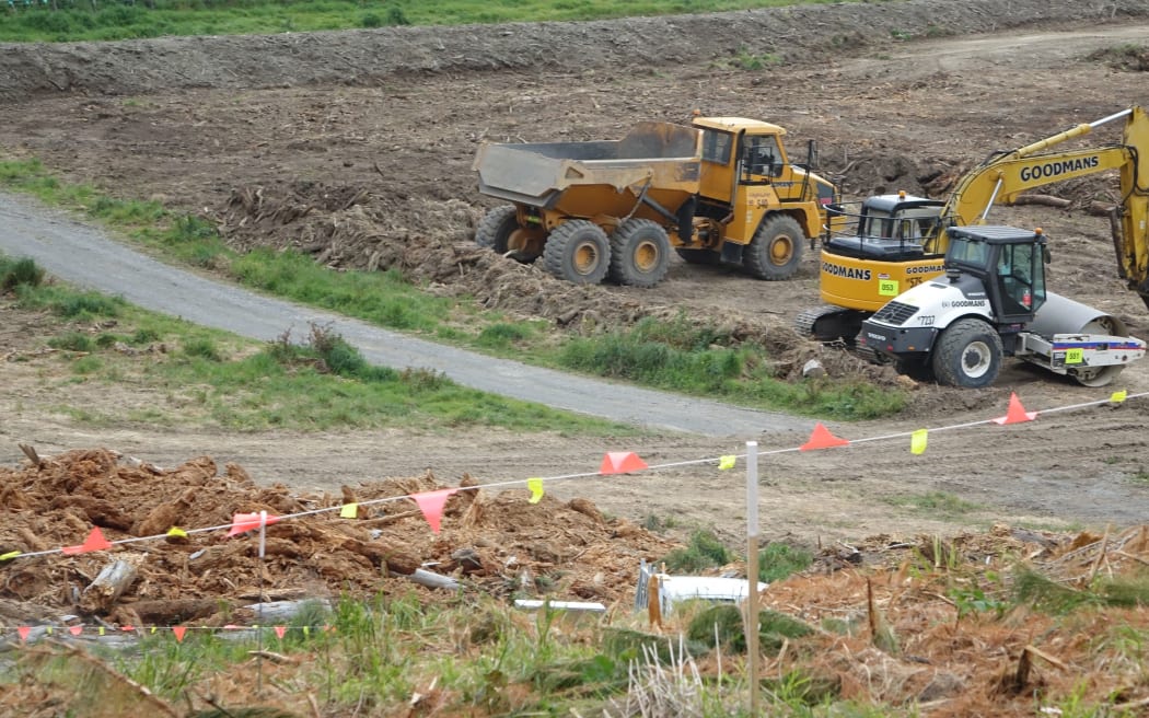 Machinery at Transmission Gully works site