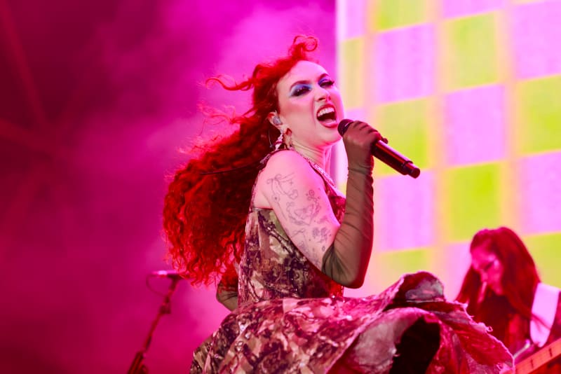FRANKLIN, TENNESSEE - OCTOBER 01: Chappell Roan performs on stage during the Chappell Roan: The Midwest Princess Tour at FirstBank Amphitheater on October 01, 2024 in Franklin, Tennessee.   Jason Kempin/Getty Images/AFP (Photo by Jason Kempin / GETTY IMAGES NORTH AMERICA / Getty Images via AFP)