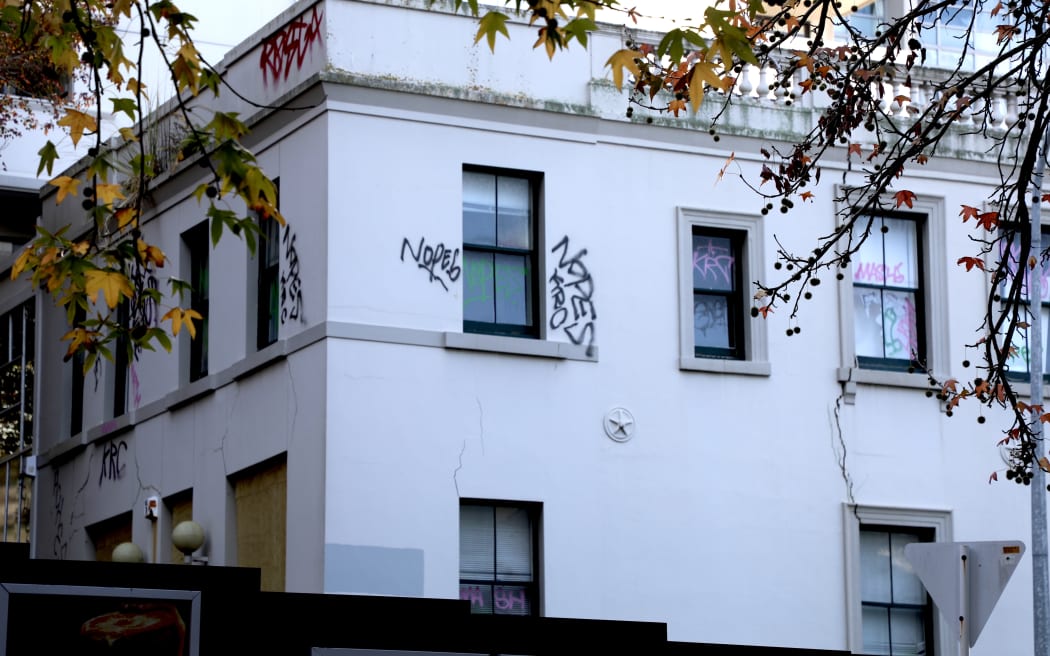 Engineer tells judge cracks in heritage building appeared 17yrs ago ...