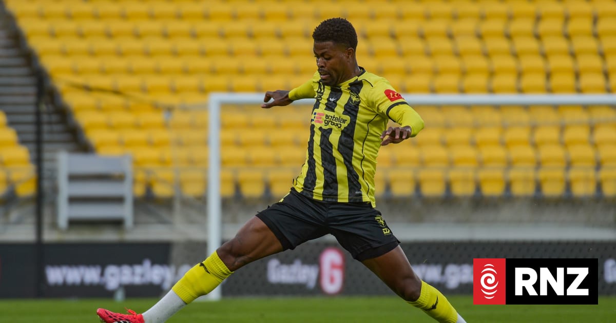 Football: Phoenix draw 1-1 with Adelaide | RNZ