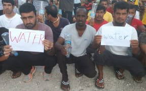 Refugees during the 107th daily protest on Manus Island, 15-11-17