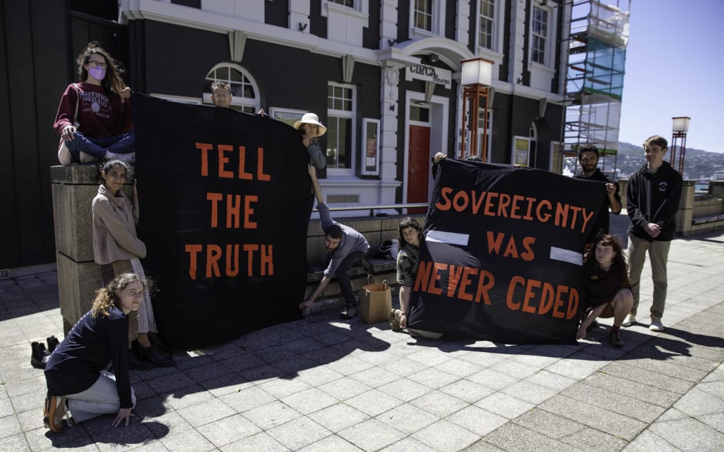 Aotearoa Liberation League and Te Waka Hourua protesting at Te Papa on 11 December, 2023, over the English text of the Treaty of Waitangi displayed in the museum.