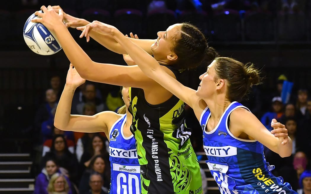 Central Pulse's Aliyah Dunn, centre, takes a pass with Northern Mystics captain Anna Harrison, right, and Phoenix Karaka, back.