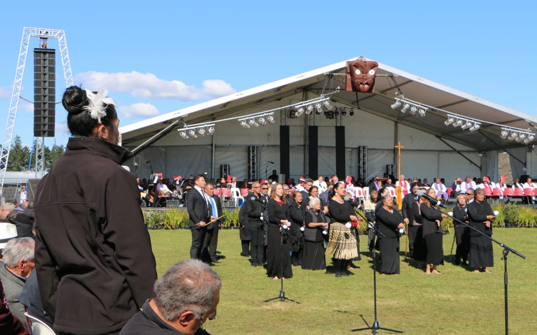 About 1000 people gathered for the King's annual speech.