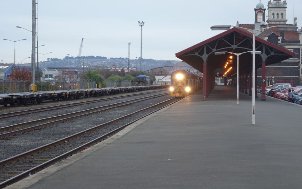 A locomotive and carriages used on Dunedin's Taieri Gorge Railway leaving the city