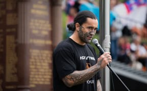 Eru Kapa-Kingi addresses the crowd in Whangārei on day two of Hikoi mō Te Tiriti.