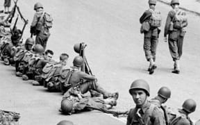 US troops resting near Oriental Bay in Wellington, c. 1942
